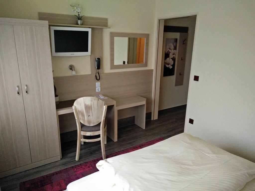 Hotel Alfa 노이 이젠부르크 외부 사진