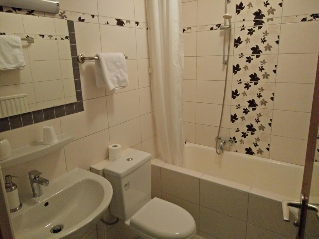 Hotel Alfa 노이 이젠부르크 외부 사진